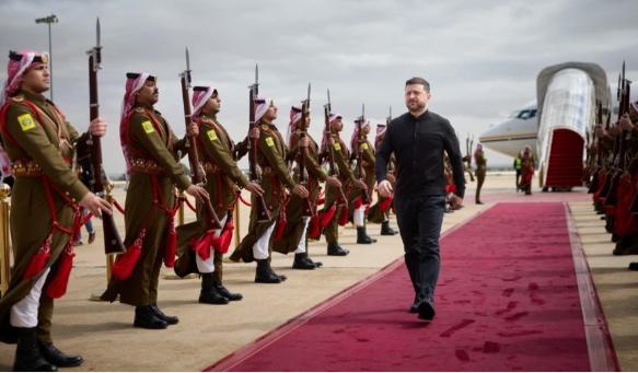 乌克兰准备拯救世界

泽连斯基最近说了句大话，他要帮美国一个大忙，去“解开”霍尔