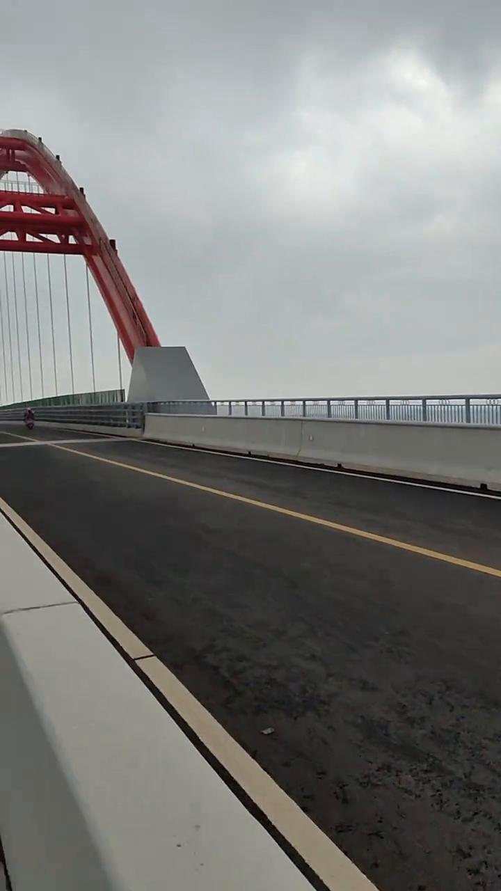 平陆运河钦州钦南区久隆河段已建成通车。平陆运河东坝大桥，这里也是平陆运河钦州内河