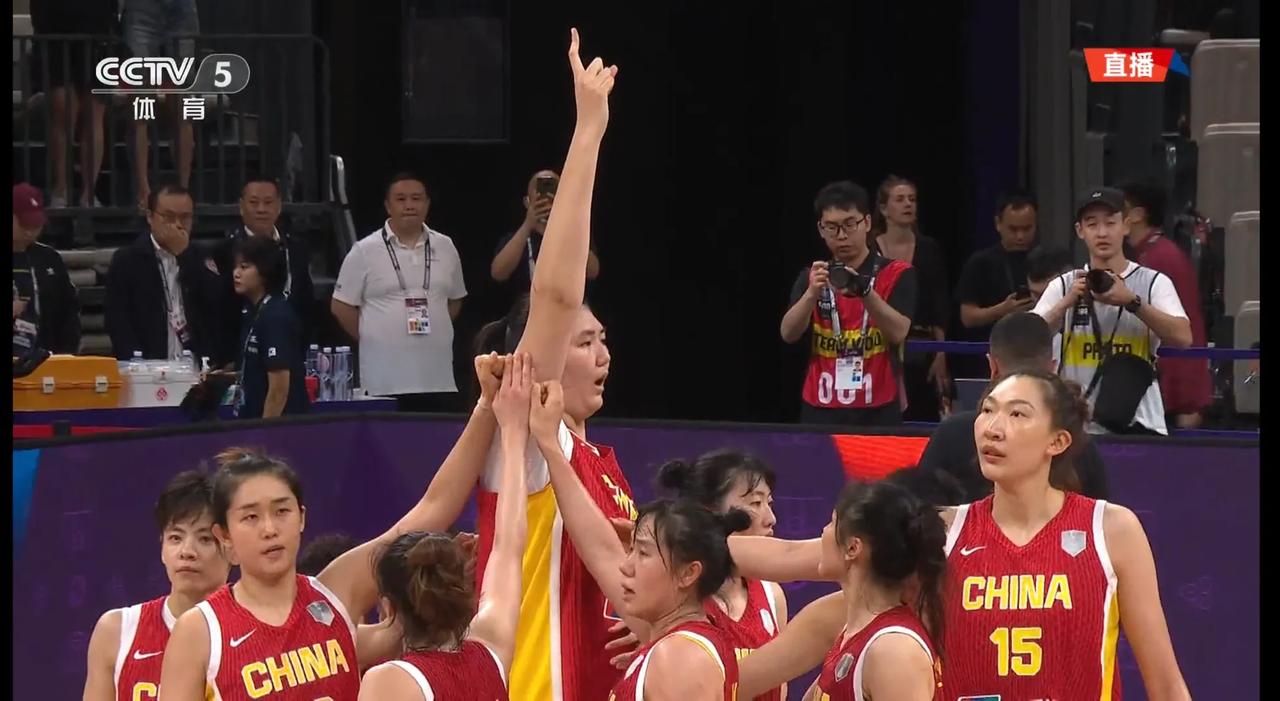 101:66！中国女篮大胜韩国，夺得女篮亚洲杯铜牌。
从数据统计看，可以说是一边