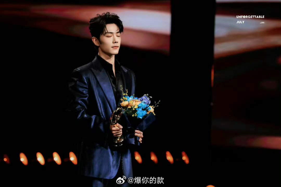 张子墨站姐拍的肖战张子墨站姐发肖战刷到张子墨站姐发的肖战图，被帅到了！这光影和角