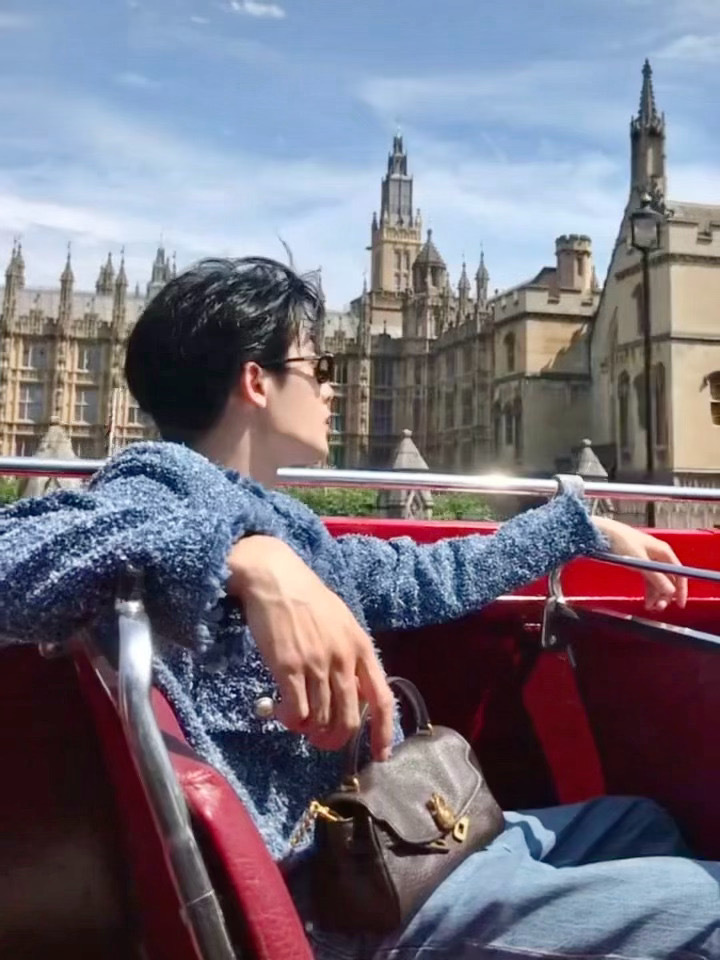 这么帅的老公我是真不放心他一个人在外面野，我的心啊慌慌的呀怕被hoohoo们抢跑
