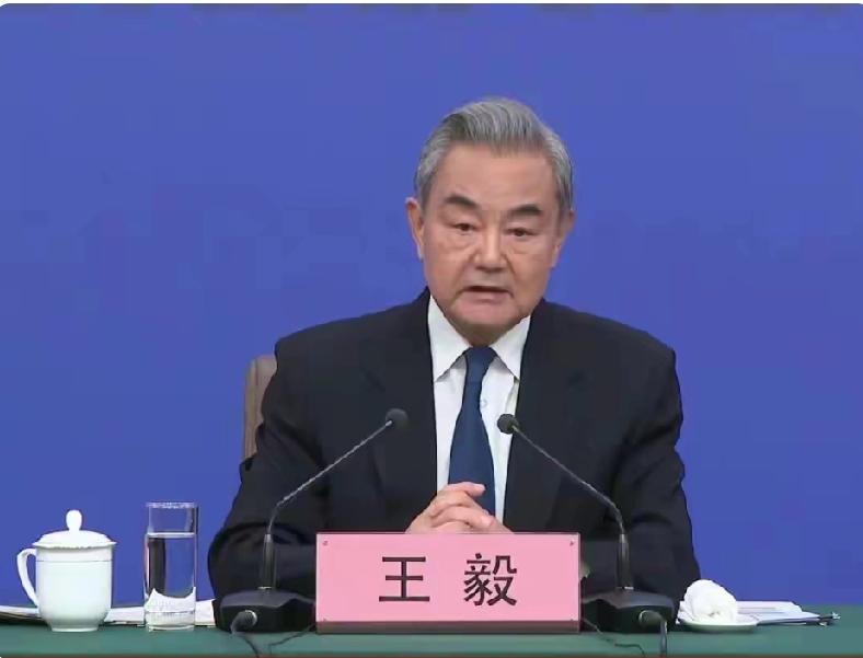 解放军台海军演越来越靠近台湾，这无疑是在向“台独”势力和外部干涉势力发出强烈信号