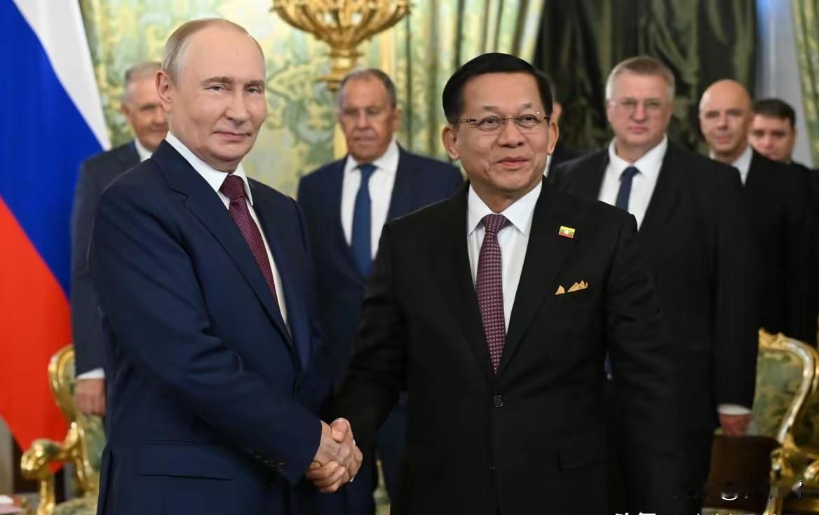 格局莫过于普京，敏昂莱当上总统后，他第一个选择访问的国家不是俄罗斯，而是是印度。