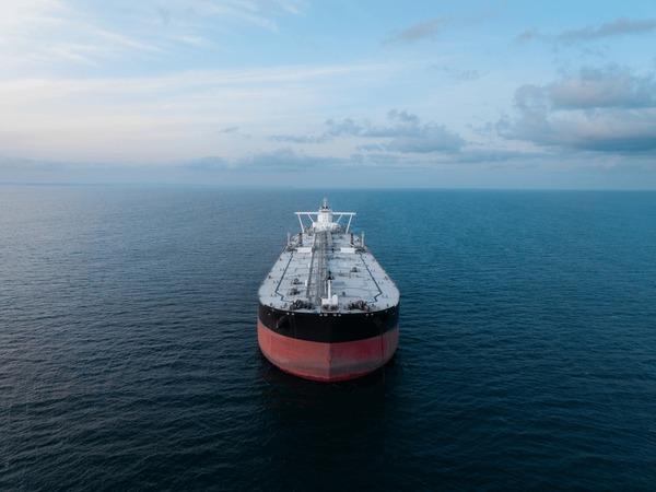 红海、霍尔木兹海峡两大能源航道同时承压，大量原油巨轮放弃红海航线，绕行非洲好望角
