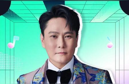 标题：张信哲玩穿越！新专+巡演连环炸，这波“回忆杀”谁能扛得住？
要问最想穿越到