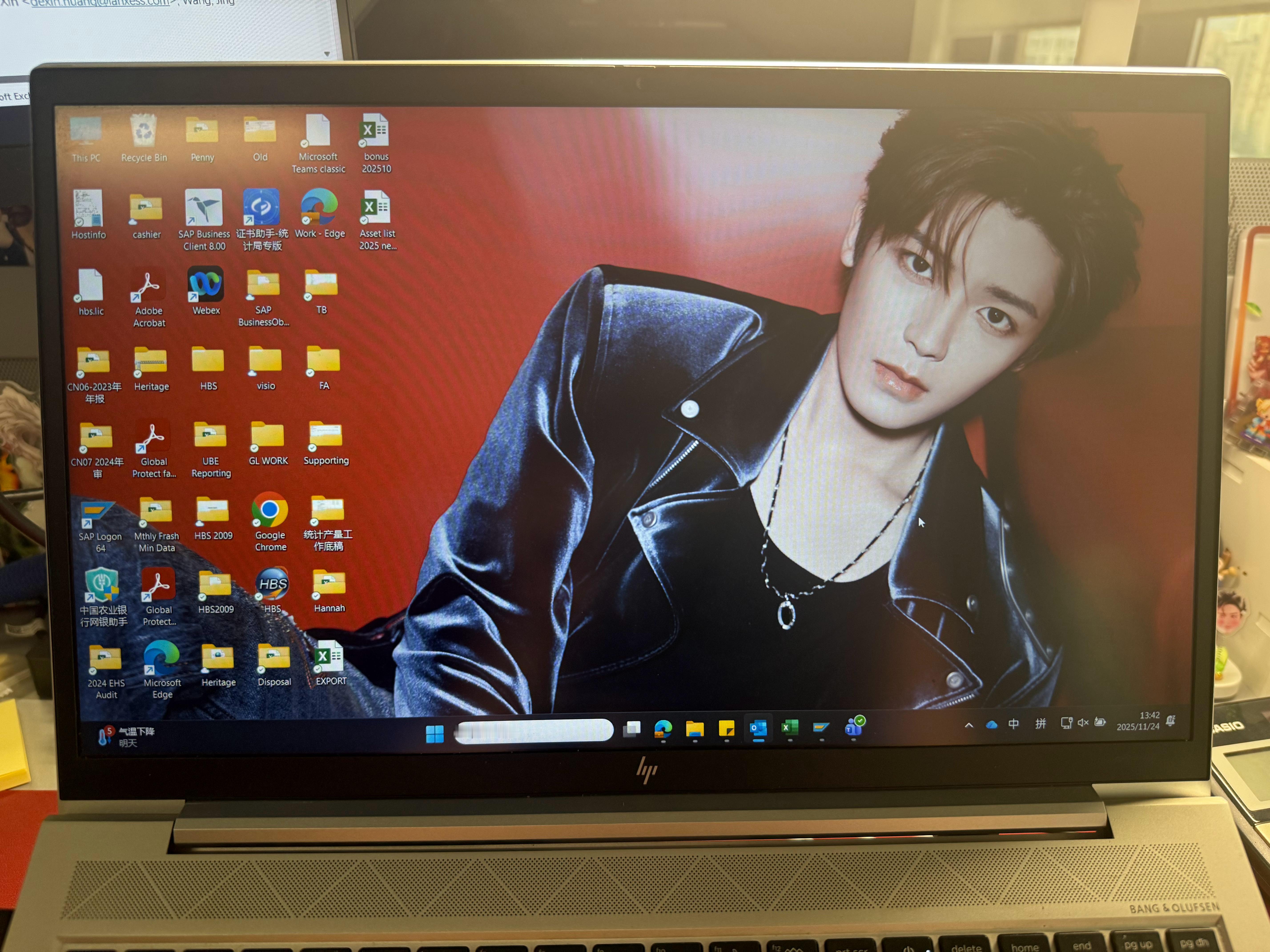 显示桌面的时候被帅得一激灵心情瞬间美好了