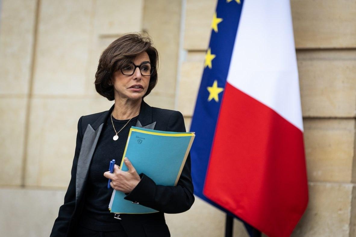 从底层移民家庭一路打拼到法国文化部长，拉希达·达蒂的人生曾是无数人心中的励志范本