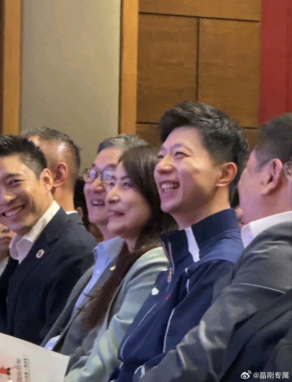 郭晶晶马龙霍启山同框，没心没肺，欢乐加倍。 