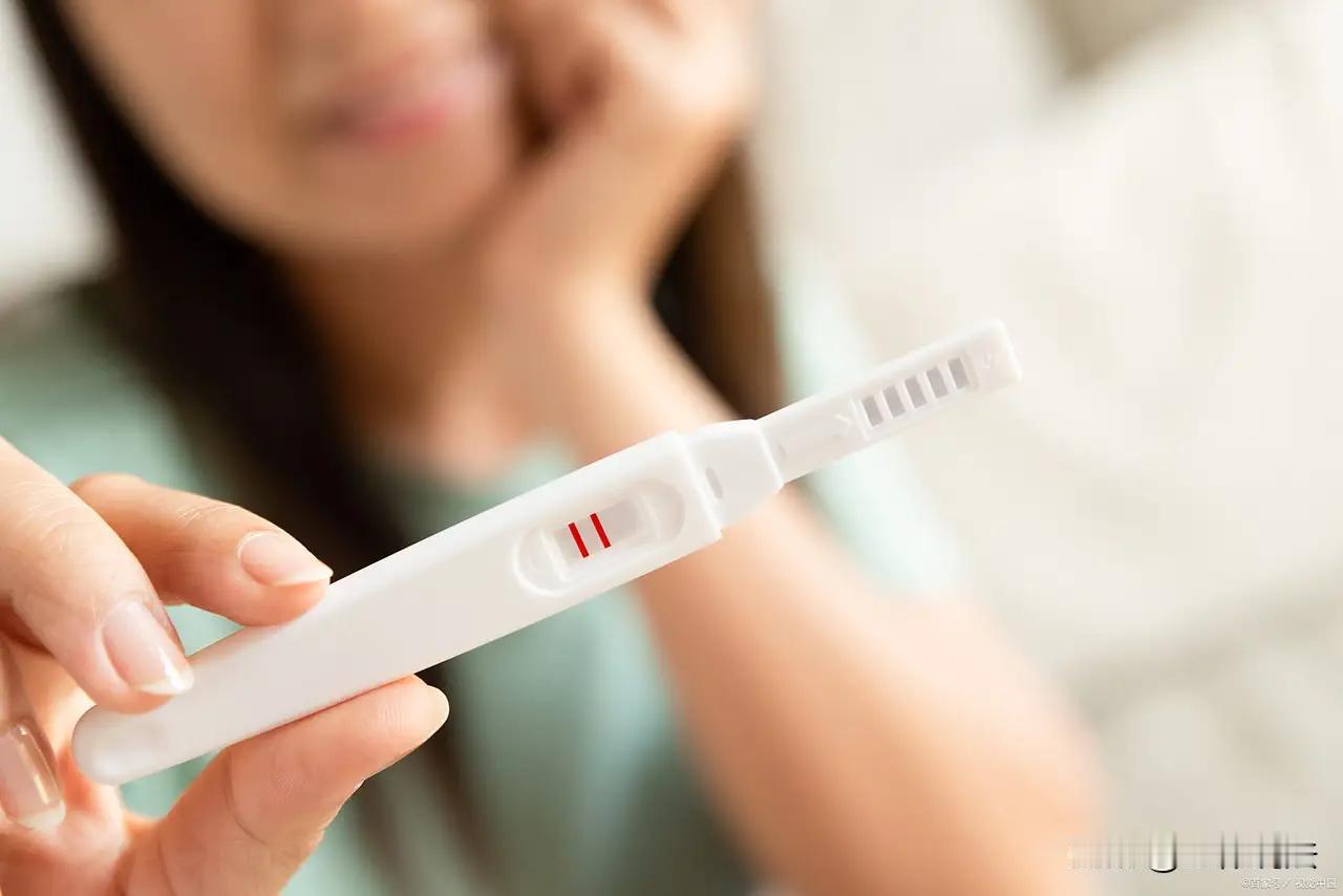 河南一00后小伙刘某，今年22岁，他在郑州当地的一个相亲群里，认识了一个比自己大