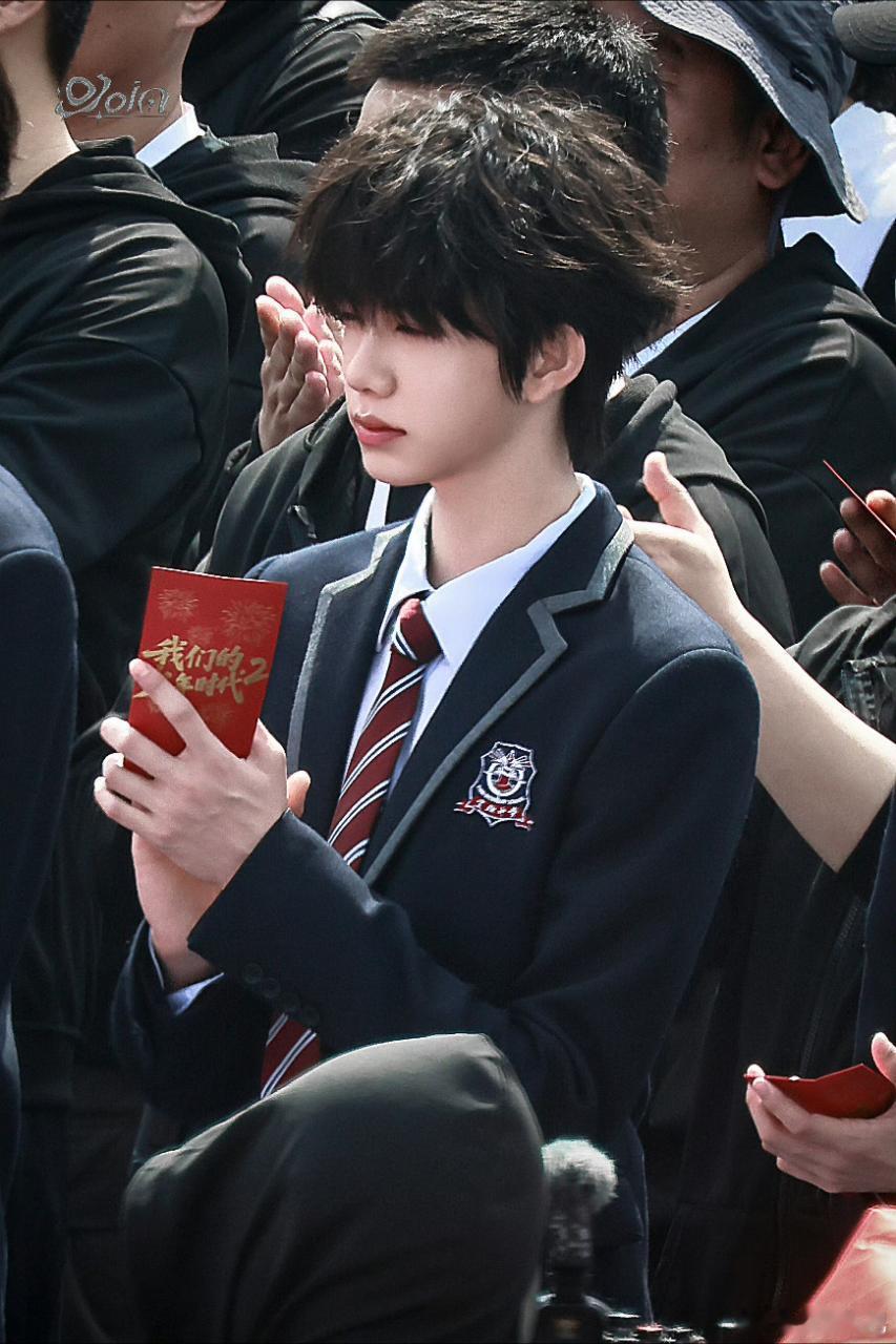 陈奕恒开机照卷毛校园男神驾到！陈奕恒开机顺利