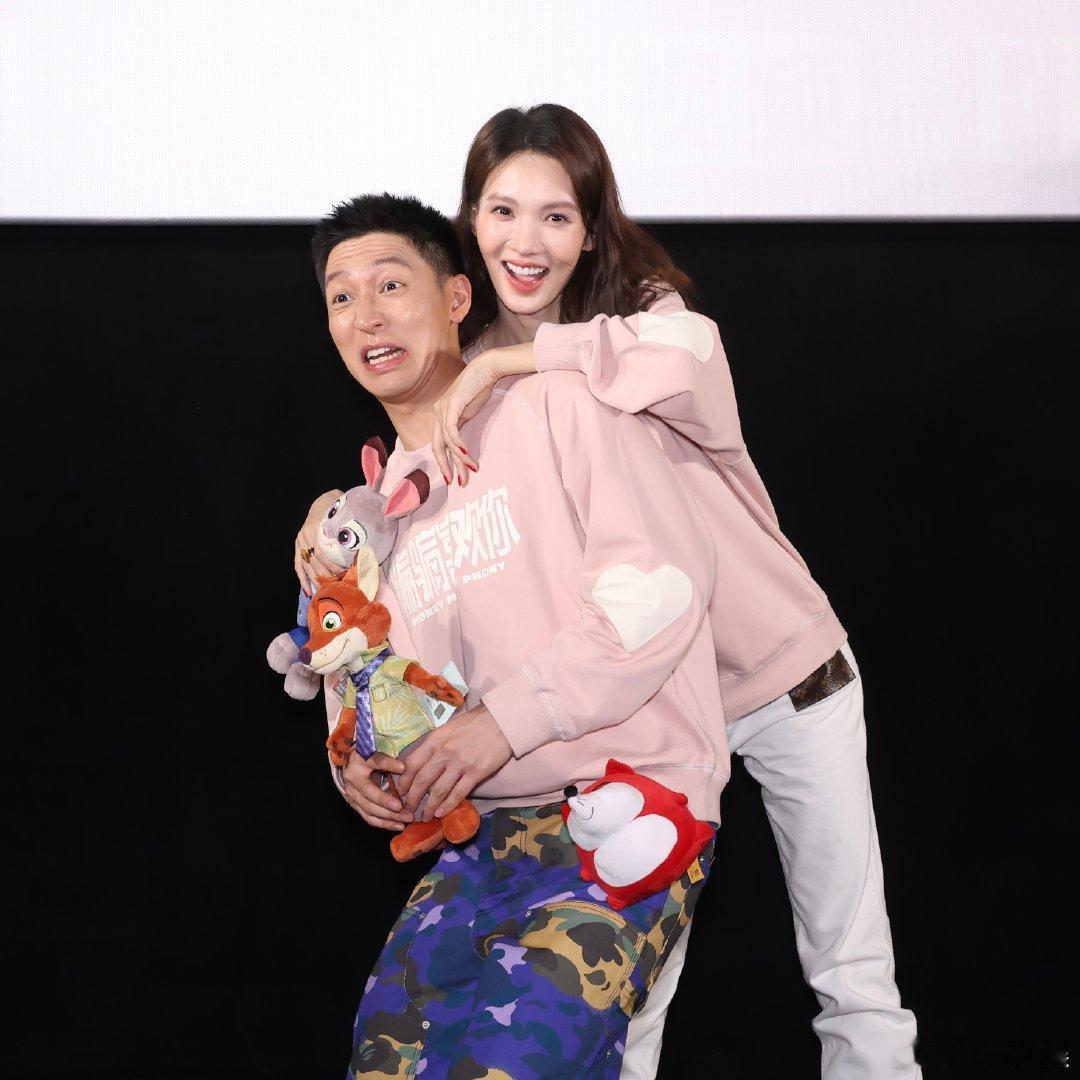 王耀庆说孙阳吻戏拍了两天  孙阳第一次大银幕吻戏亲出工伤  《骗骗喜欢你》的吻戏