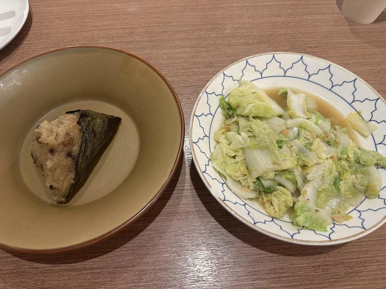 我忘本了
我发现我忘本了。
首先，我完全想不起来最后一次挨饿是什么时候。有个成语