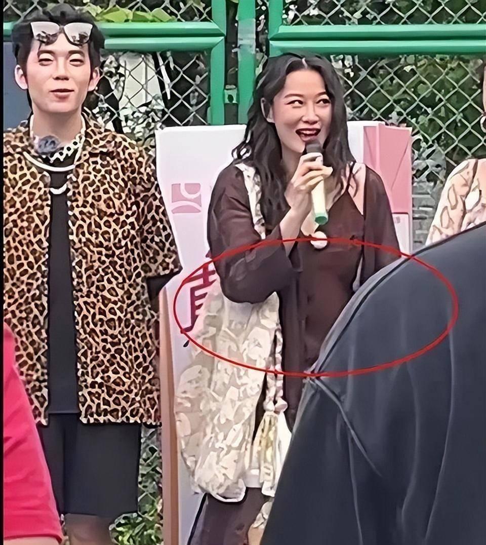 女神张馨予变胖了？别急着喷，这背后藏着什么故事呢？据产后身材变化是很多妈妈都面临