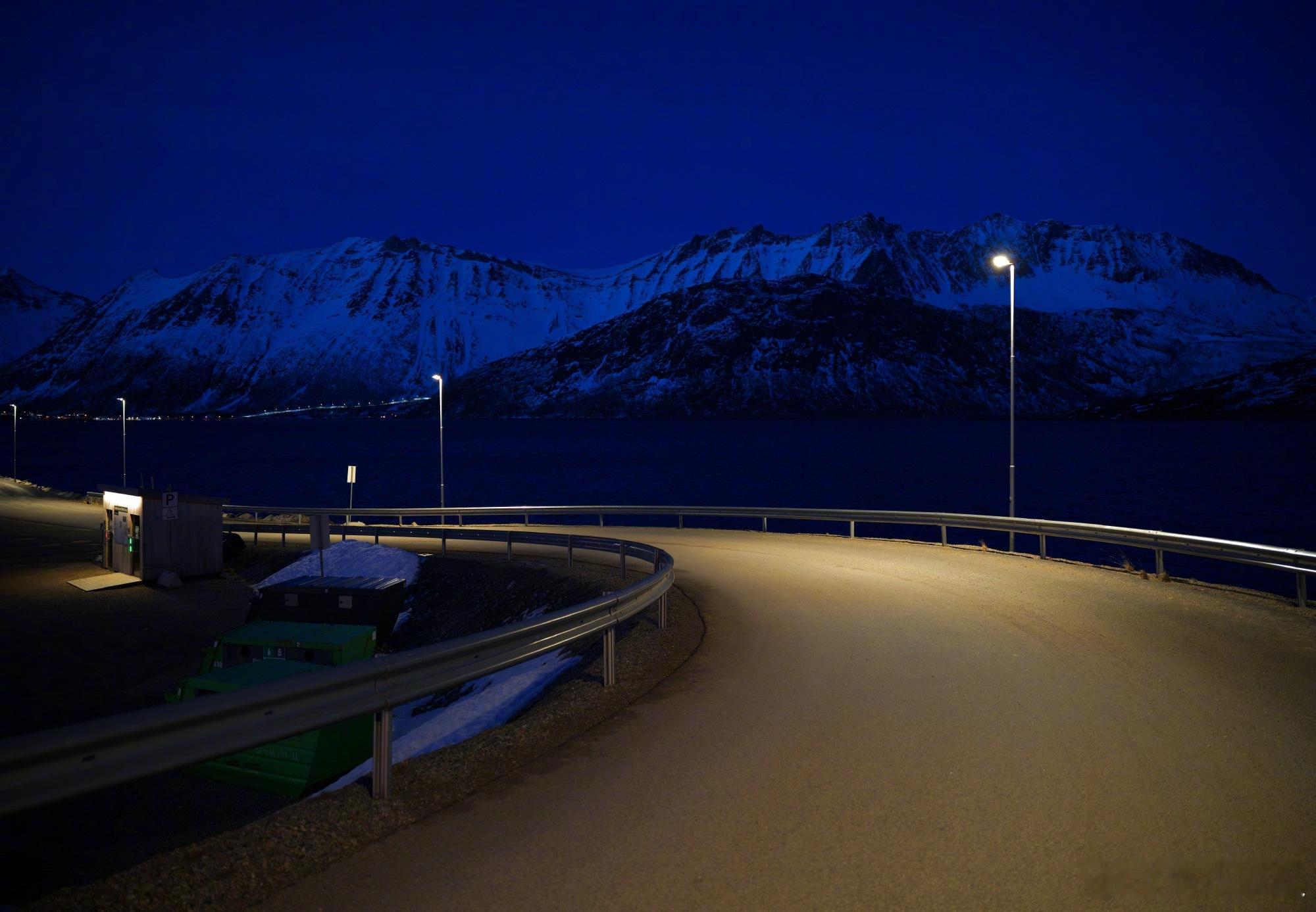 李现拍的塞尼亚岛雪山李现雪山登顶照的旷野感 李现拍的塞尼亚岛真的好美！日照金山、