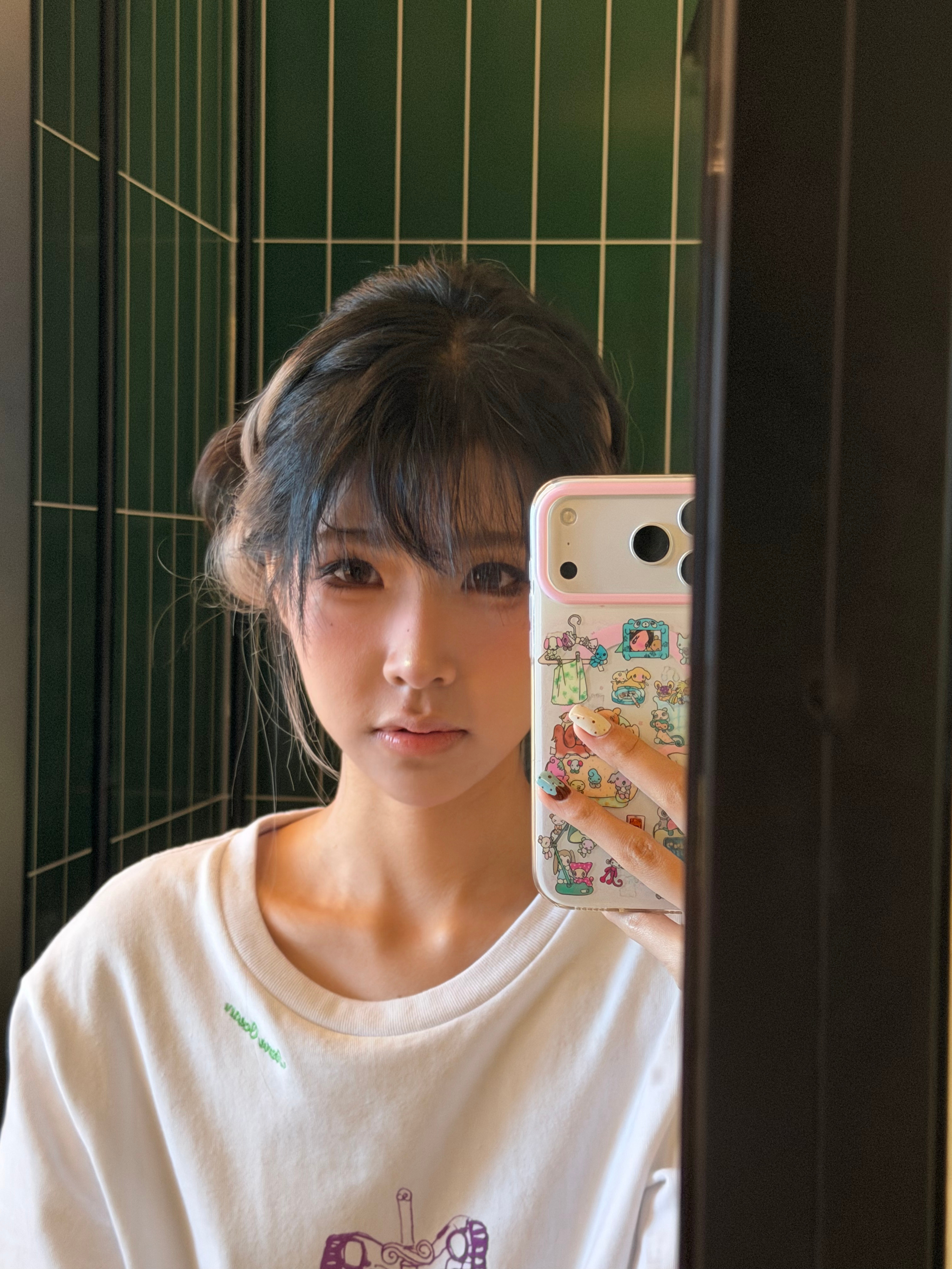 我想问问姐妹们我的下巴会很夸张吗现在看 因为我感觉这次不只是妆造好了 跟上次去小