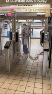 纽约市大都会运输署（MTA）不久前正式启用了新型高安全级别的地铁闸机，想要打击逃
