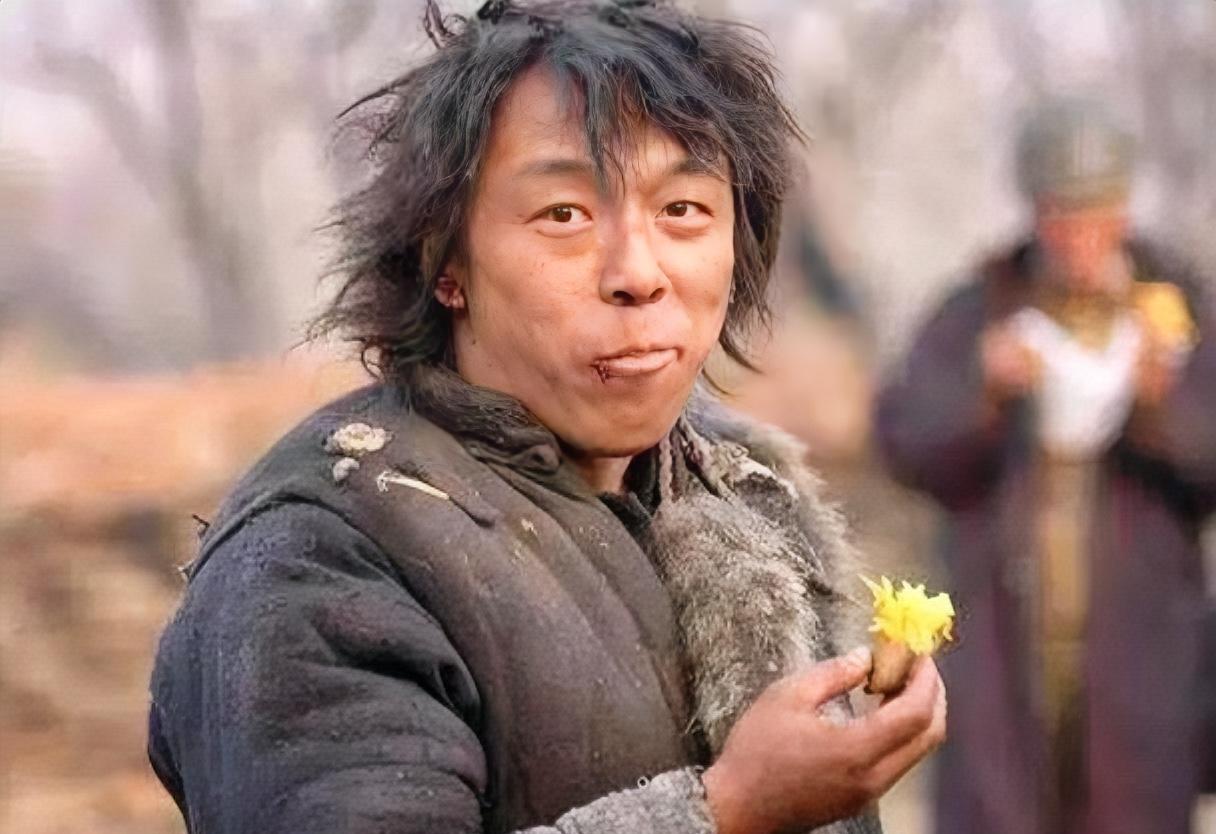 你以为的贫穷是“月底吃泡面”？
但30年前的农村，贫穷是“用破布塞窗缝时，风把布