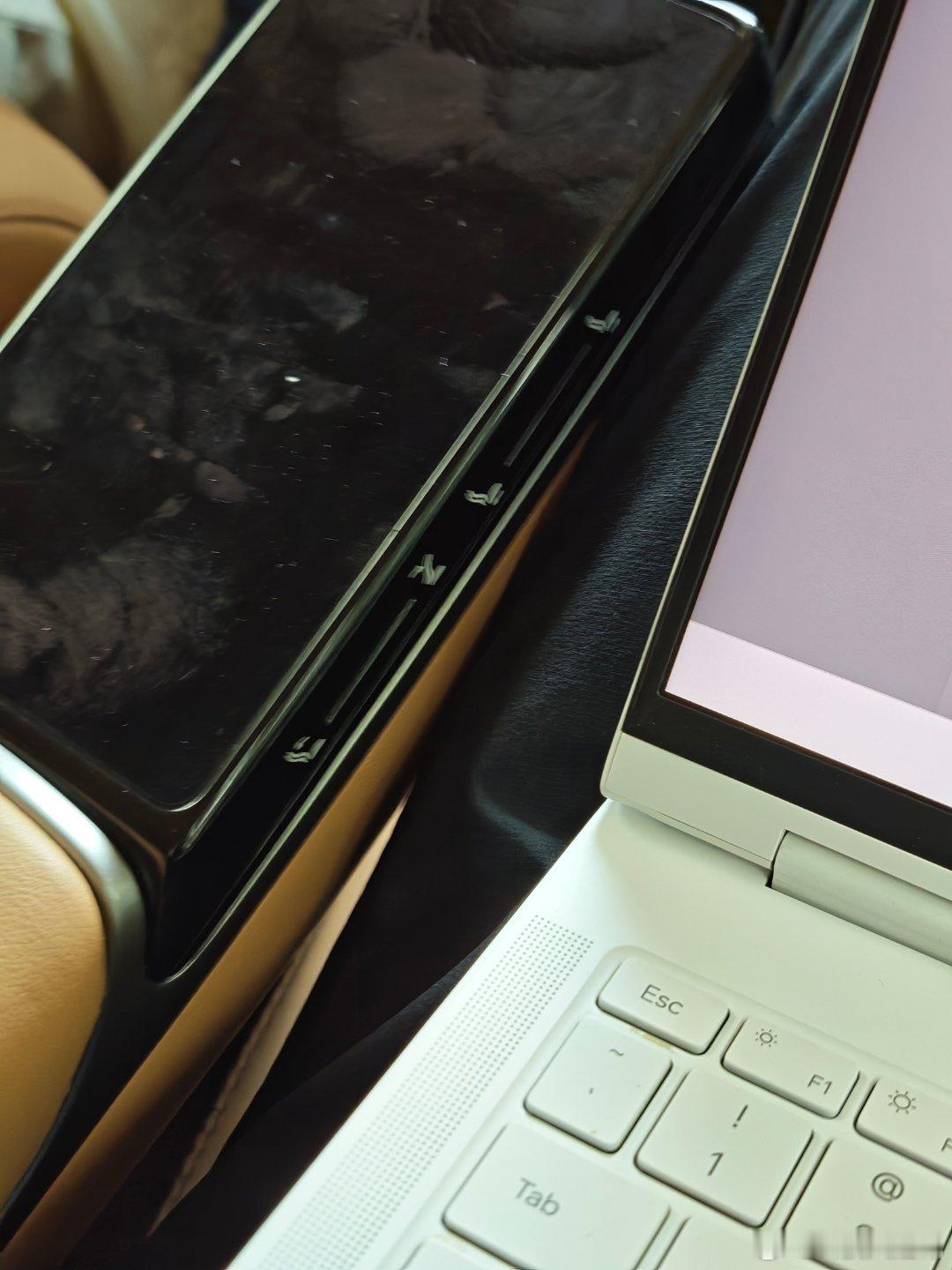 这个按键太容易误触了…我手机放兜里，蹭着好几下，座椅来回移动… 