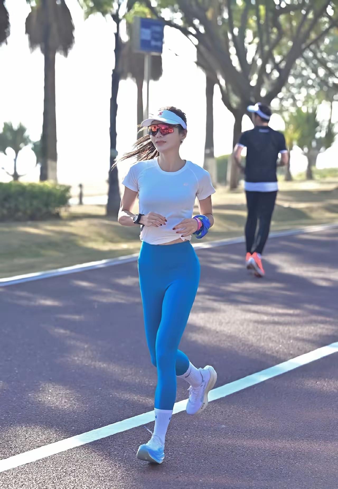 今天周六，本来想睡个懒觉，但想了一下还是起床跑步去。
        跑步的初衷