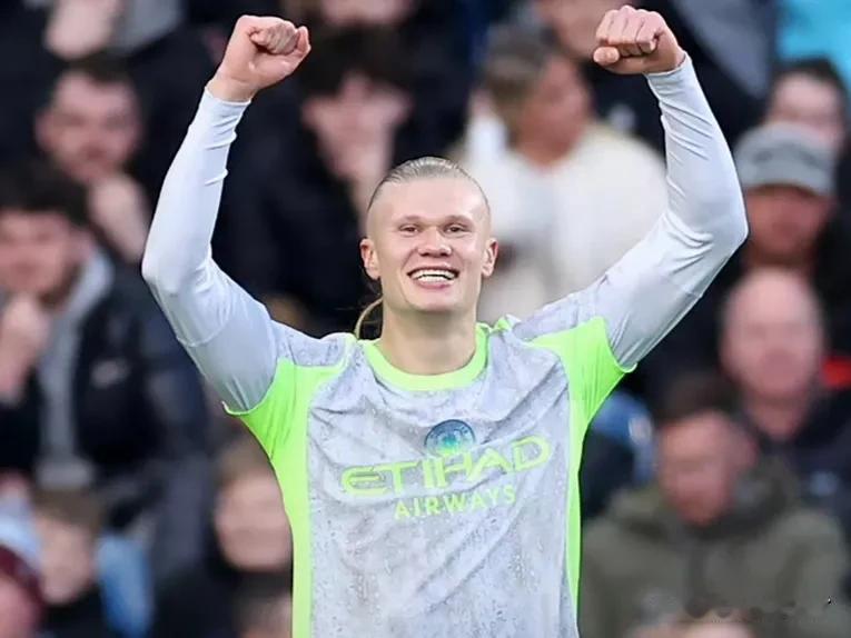 等了八个多月，曼城终于登顶成功，凭借进球多的优势力压阿森纳站据榜首。

今日凌晨