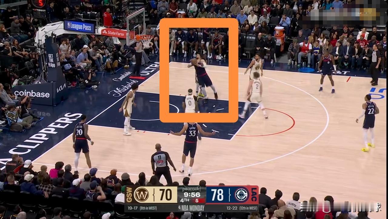 勇士恶汉追梦格林真是一个跳梁小丑！在今天勇士客场挑战快船的比赛中，当时比赛进行到