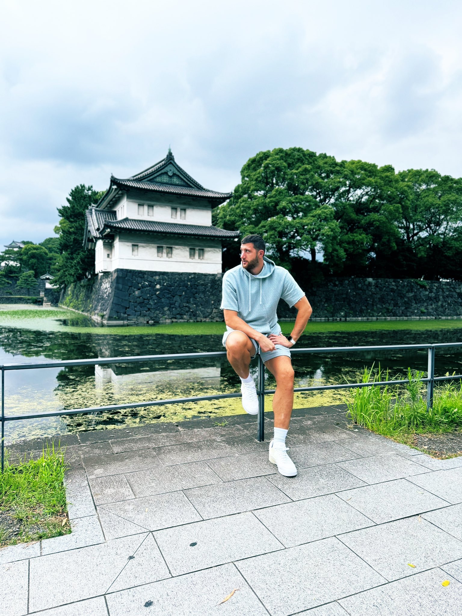 原来弩机夏天跑到霓虹去旅游了·····看样子应该是名古屋城。#篮球热力一夏# ​