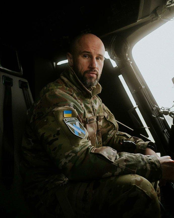 35岁的乌克兰英雄、陆军航空兵飞行员叶夫亨·索洛维约夫 (Yevhen Solo