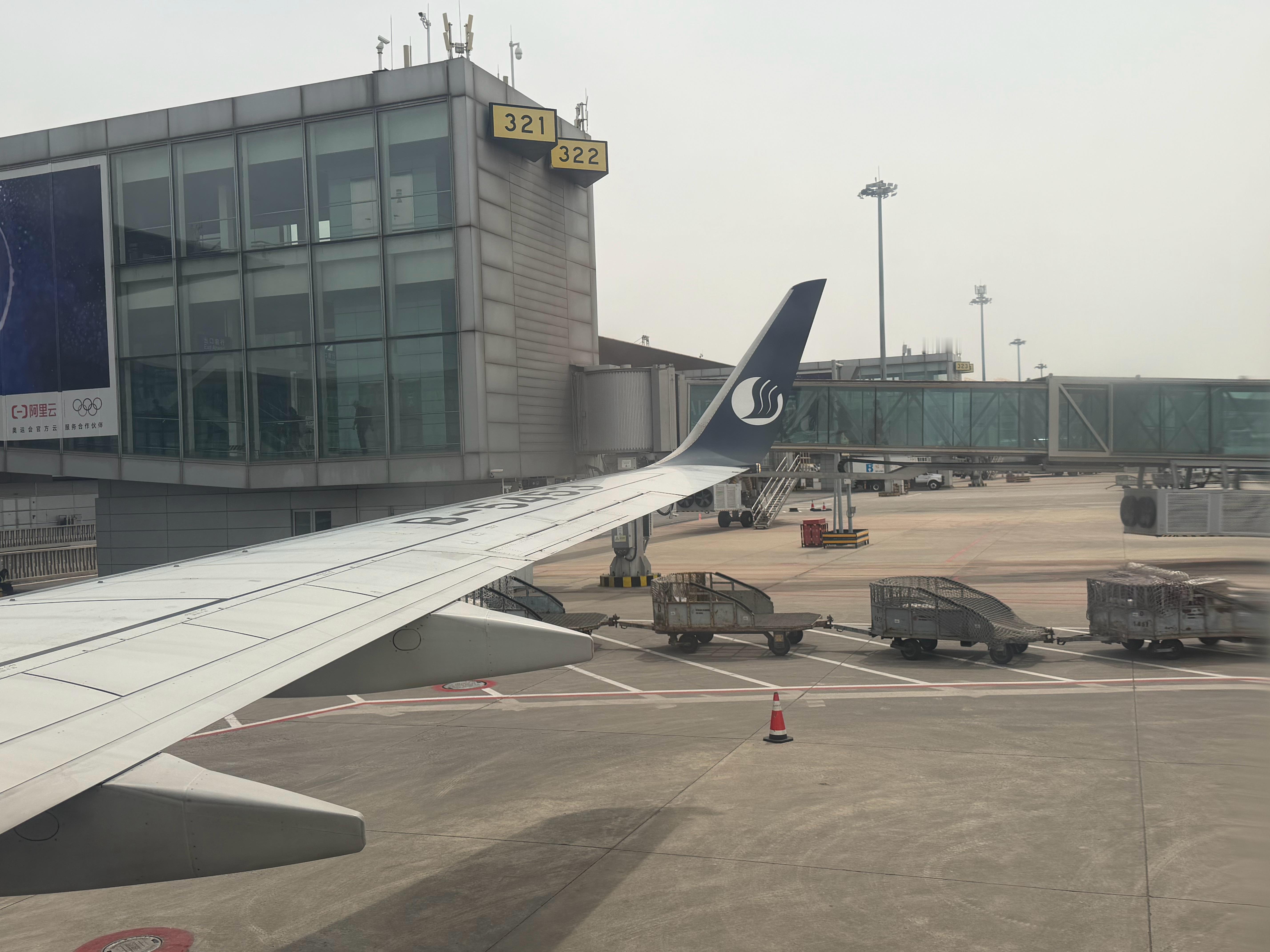 今天又马不停蹄出差福州了幸好最近天气都不错～去试一台长得非常概念的豪华品牌SUV