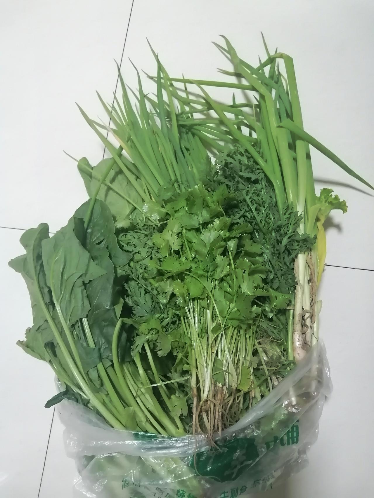 世界上最开心的事就是:
你惦记的人同样惦记你，[笑]
感谢🙏20多年的好闺蜜送