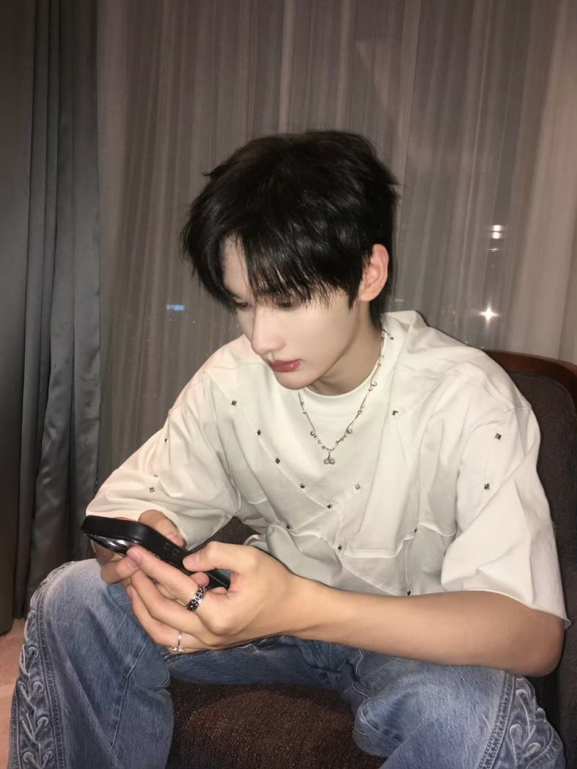 余宇涵你的腹肌真有天赋余宇涵说自己的腹肌很有天赋我们的爸爸 被专业老师肯定天赋，