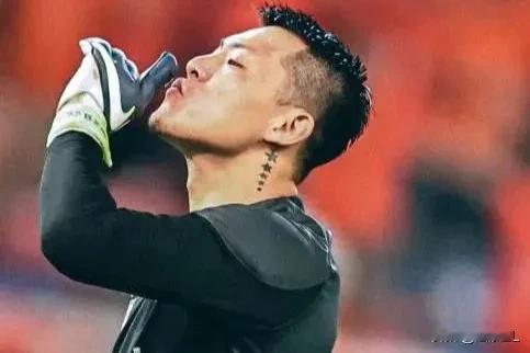 大型悬疑剧——关于山东泰山队新赛季的引援剧情:
  泽卡、卡扎:已经到来，只待官