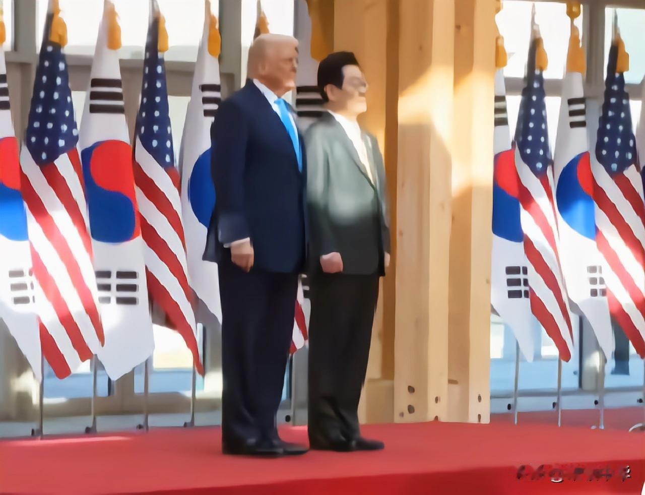 美国总统特朗普受邀访问韩国，在韩国总统李在明的陪同下参加欢迎仪式并检阅仪仗队！