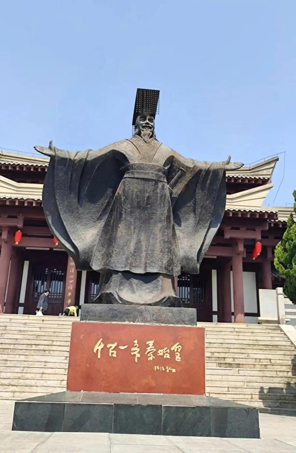 秦始皇统一六国后为何急着修长城？真实原因比教科书写的复杂得多。

有个方士告诉秦