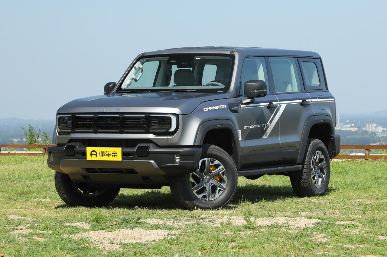 【全新BJ40环塔冠军版/刀锋英雄版穿越者上市 售18.98万元起】北京越野官方