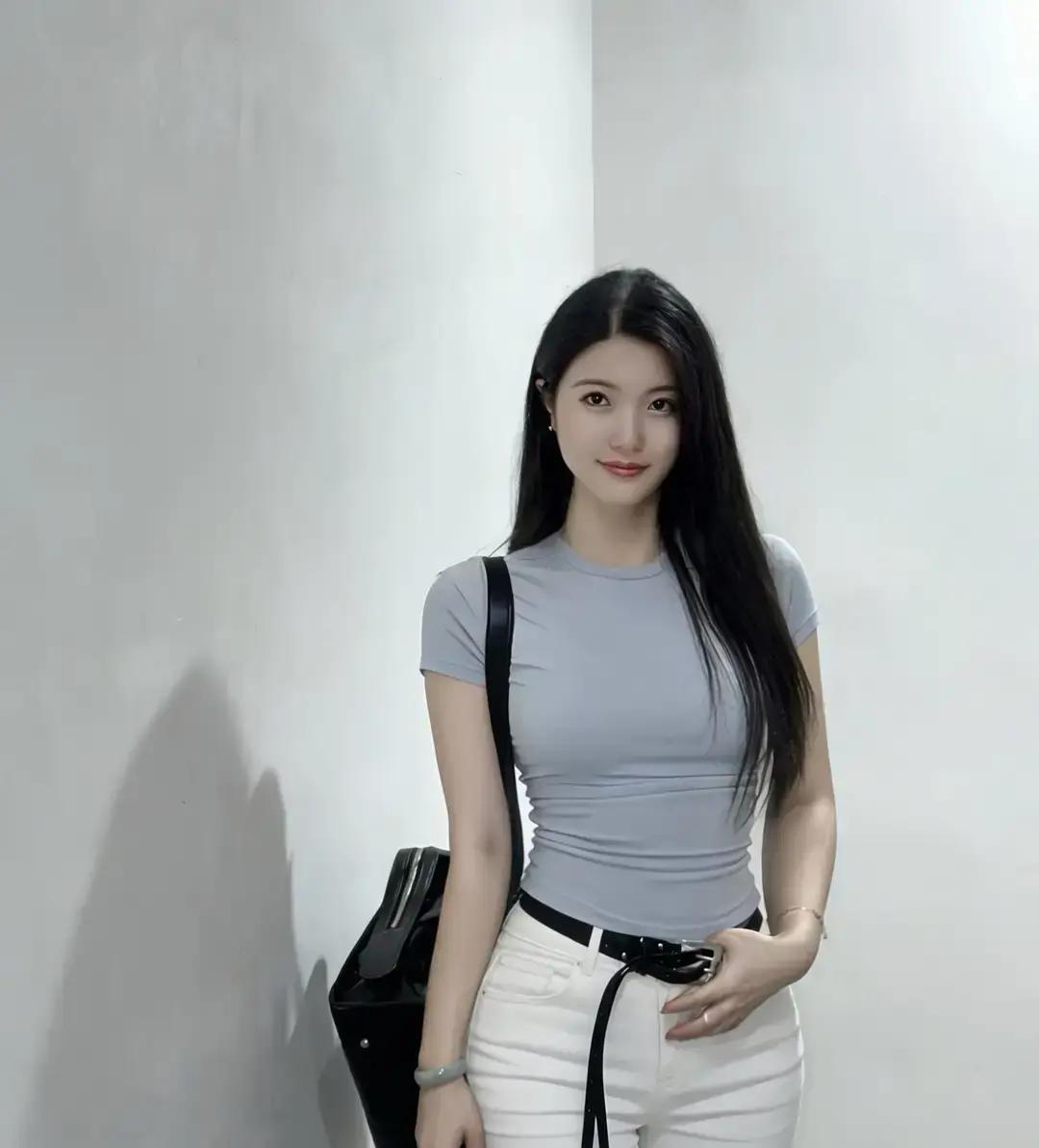 结婚多年同处一室毫无波澜，这才是多数中年婚姻的真实模样
很多人觉得男女同处一室，