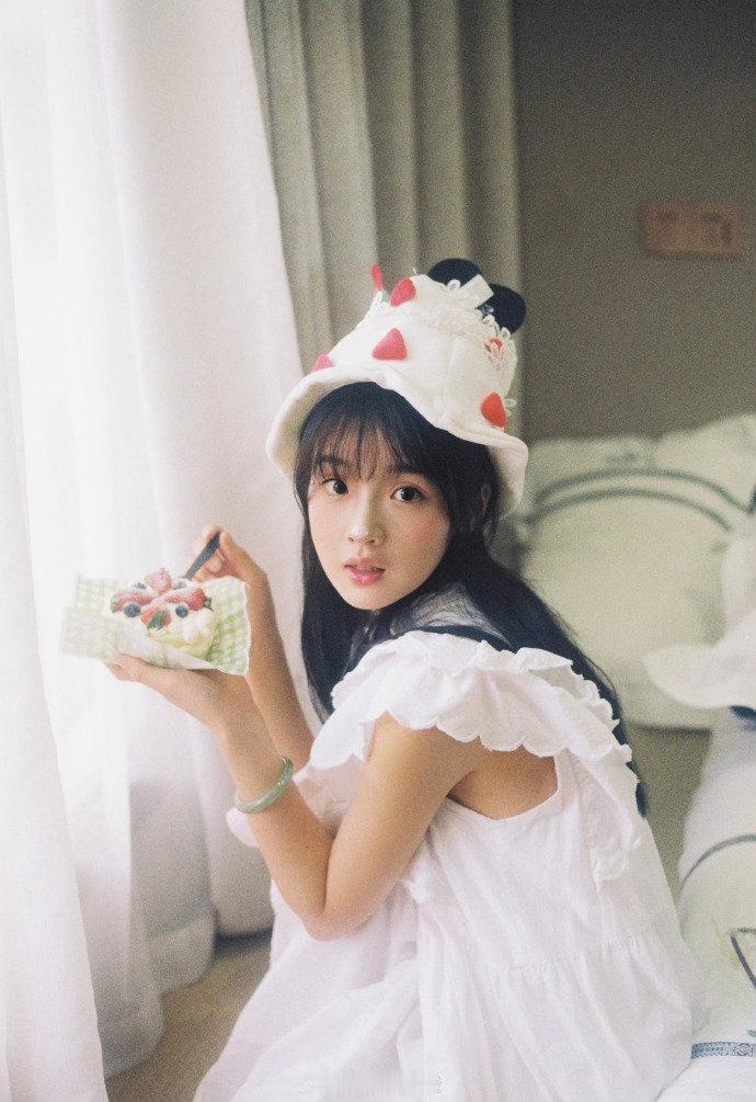 阿李阿佳23年给张淼怡拍的写真～ ​​​当明星真的需要强心脏，太多人因为舆论去改