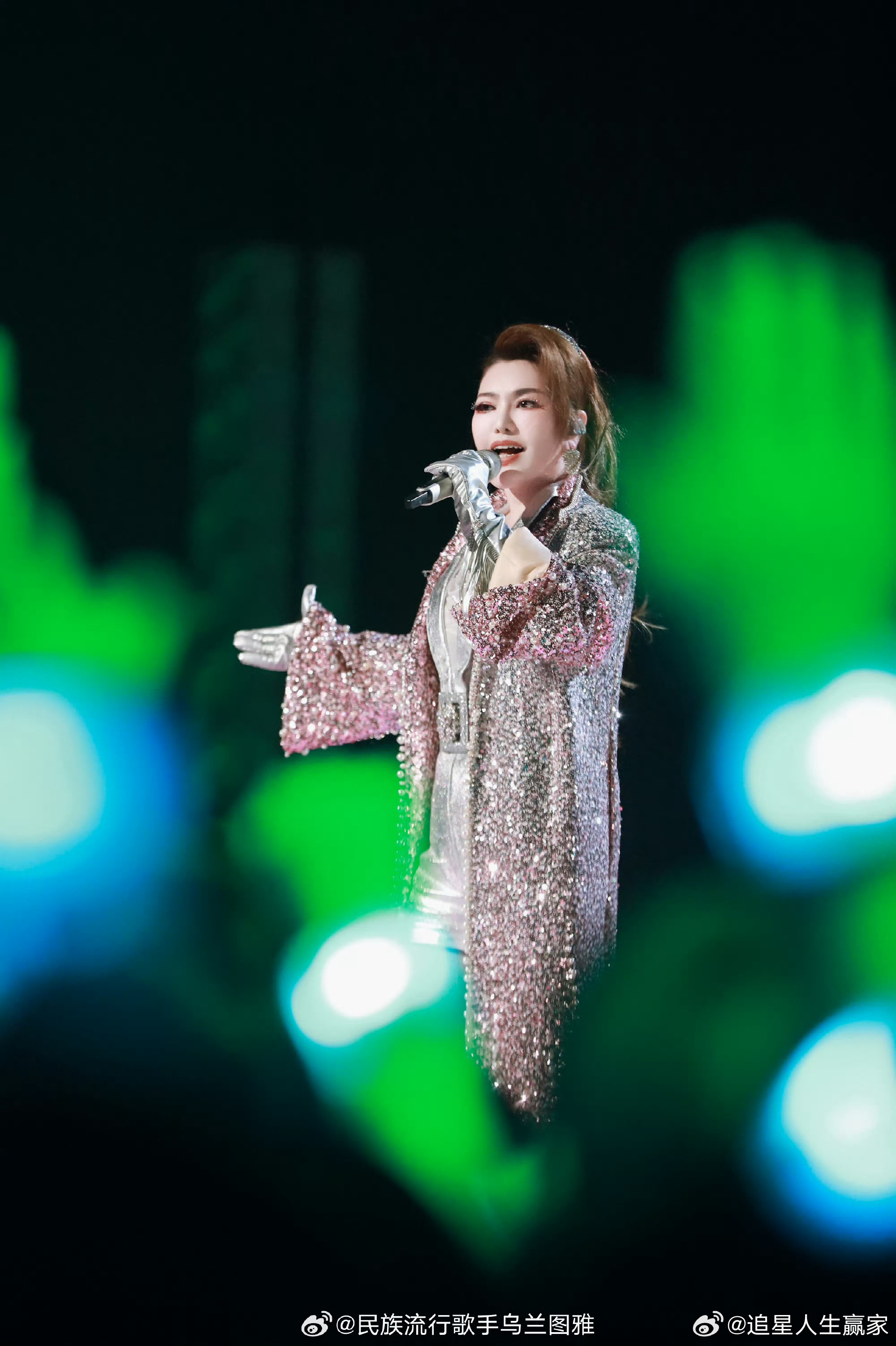 乌兰图雅 半永久嬉皮笑脸都累没了草原天籁乌兰图雅如约而至！她是绽放在内蒙古的璀璨