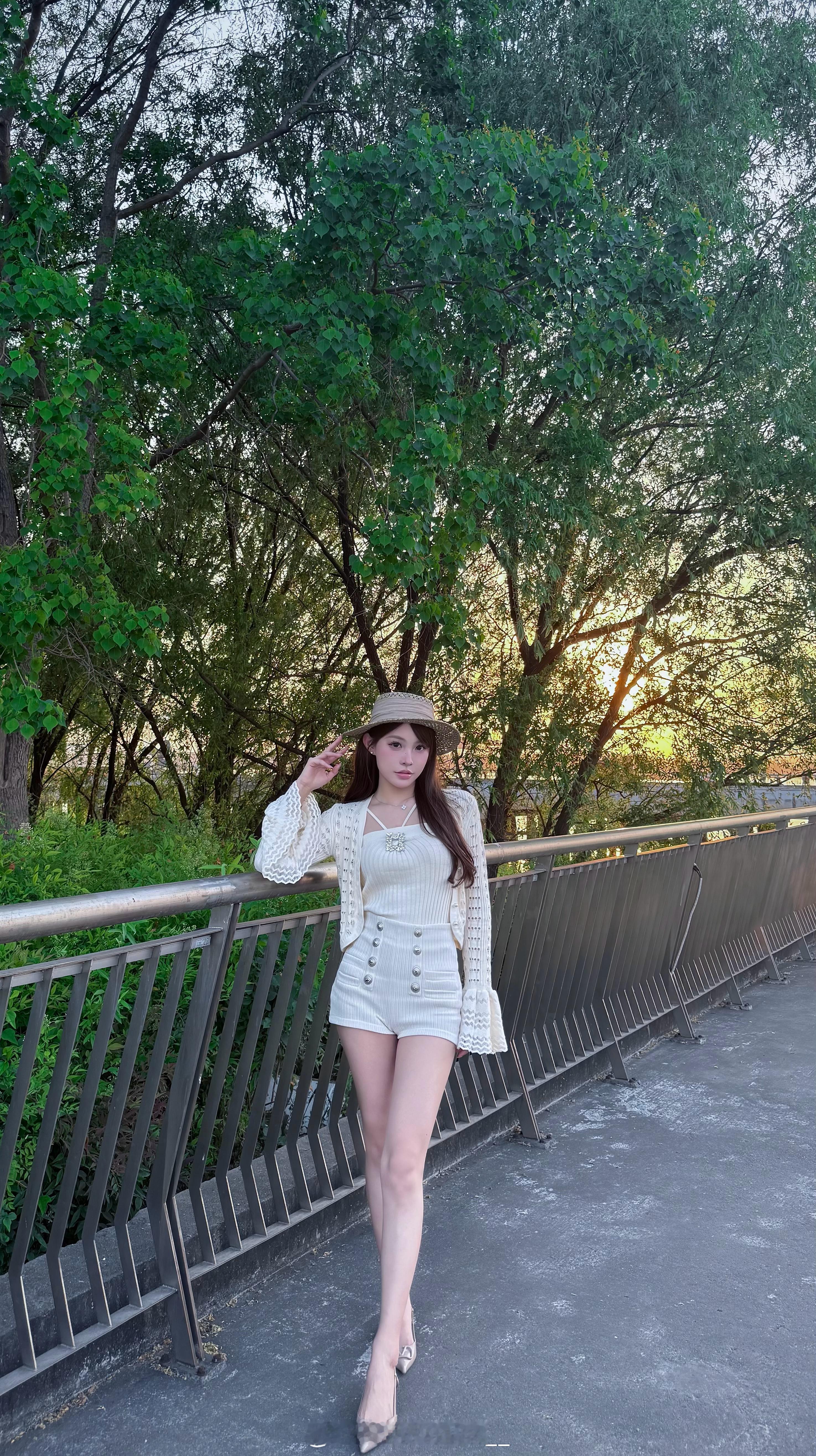 晴天有热烈 雨天有诗意  ​​​