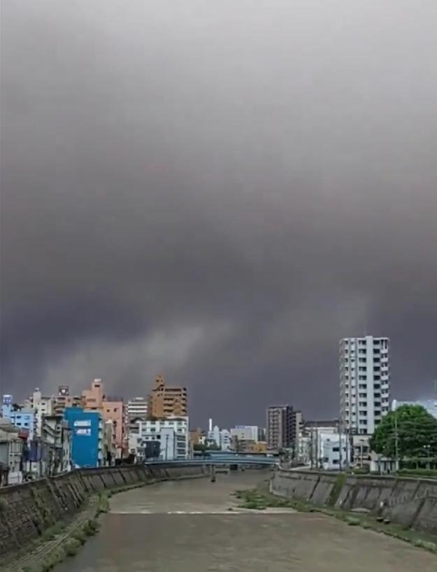 日本又出事，这次不是地震，不是核泄漏，是火山喷了！6月7日上午，日本樱岛火山突然