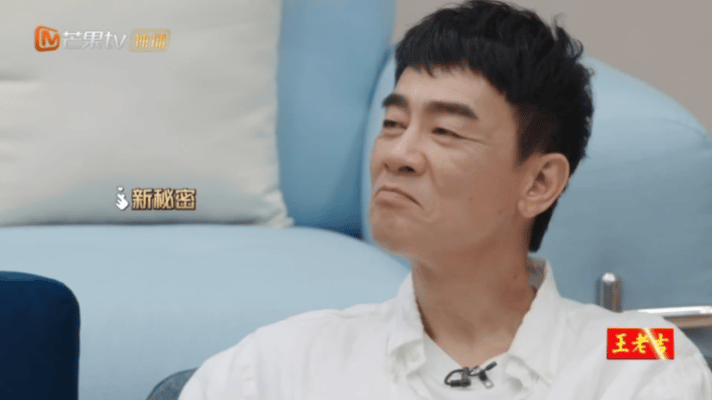 陈小春对KnowKnow爱得很喧嚣跟KnowKnow组队超干脆，对张泽禹早安就磨