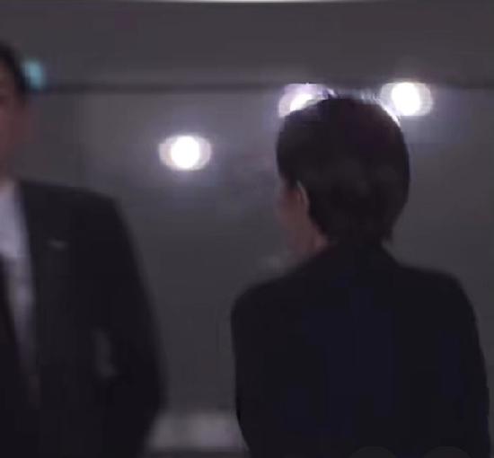 一直以为，高市早苗这个被军国主义附体的女人，是个不怕事，不惧死的“主”。结果在面