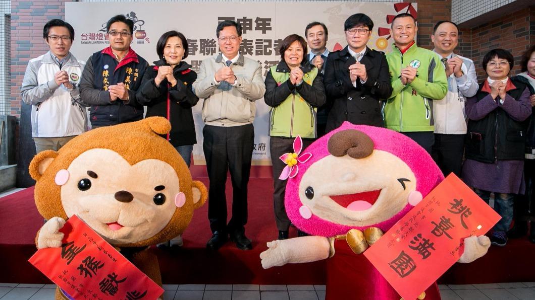 【绿能我不能？郑文灿也做百万份“桃喜”春联！】

桃园市议员于北辰、黄琼慧5日惊