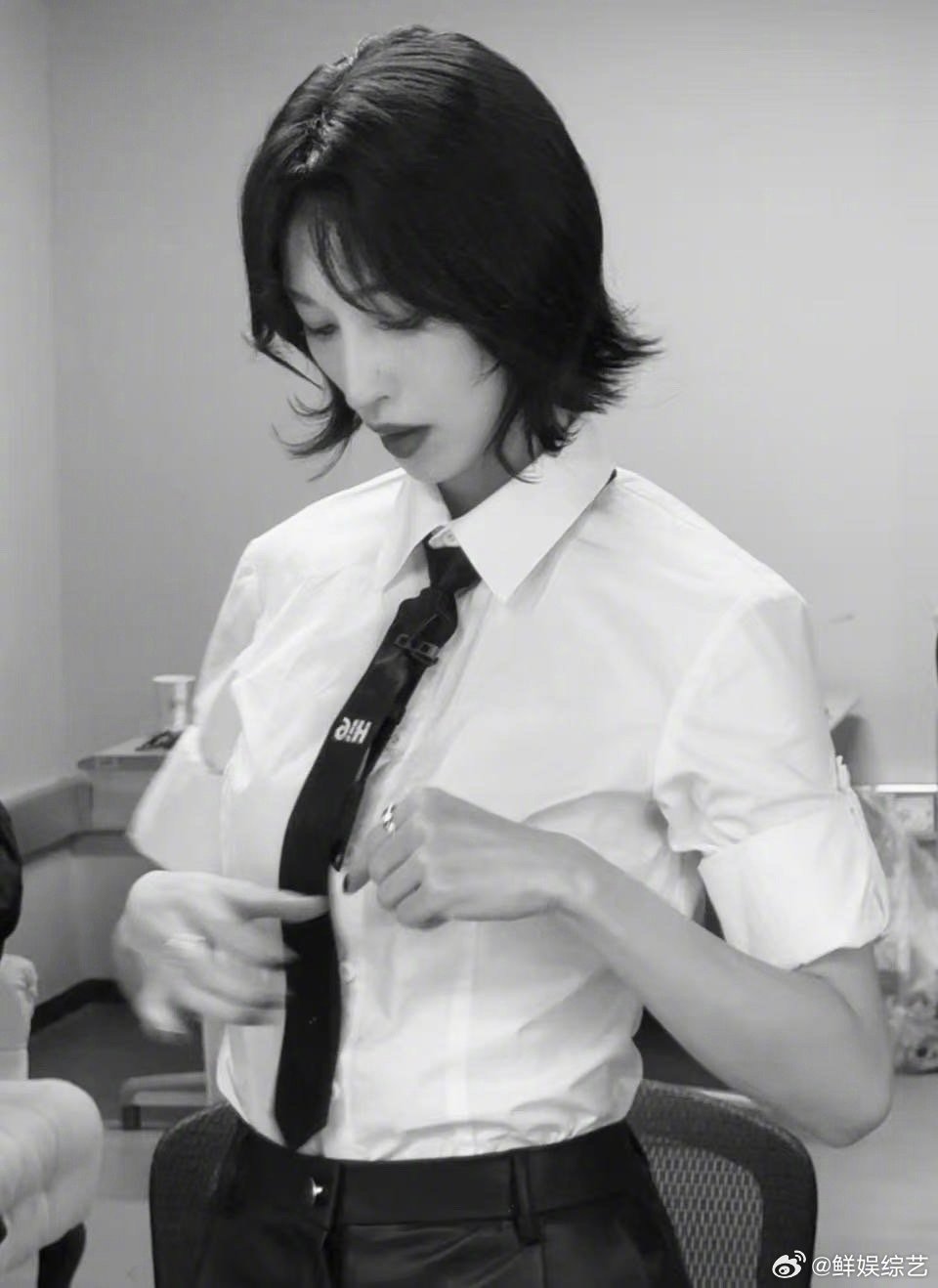 张俪迪丽热巴眼神算不上清白你好星期六游戏对视直接封神！张俪 × 热巴这默契，没喝