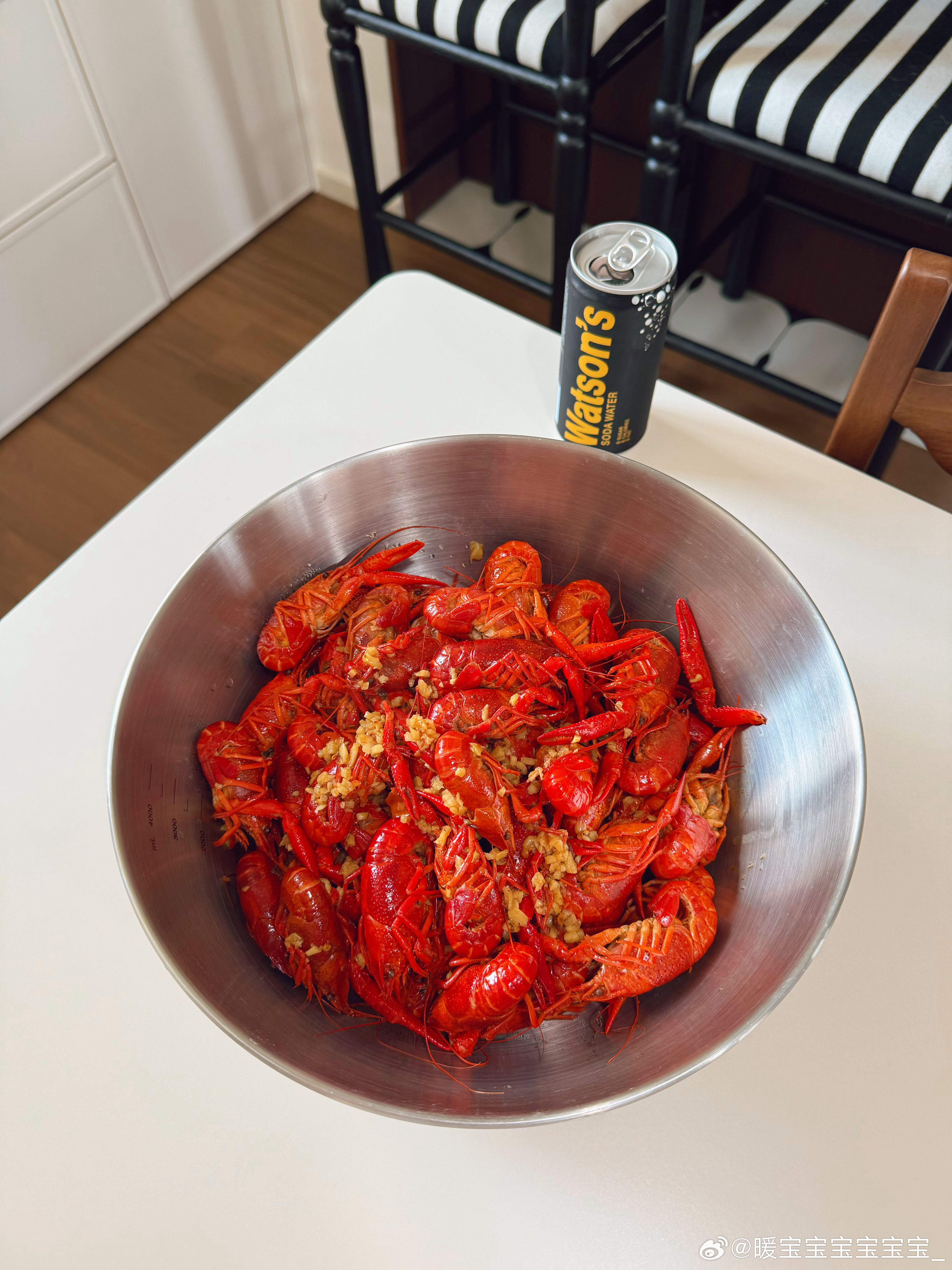 我妈做了一大盆蒜蓉小龙虾🦞哈哈哈哈 