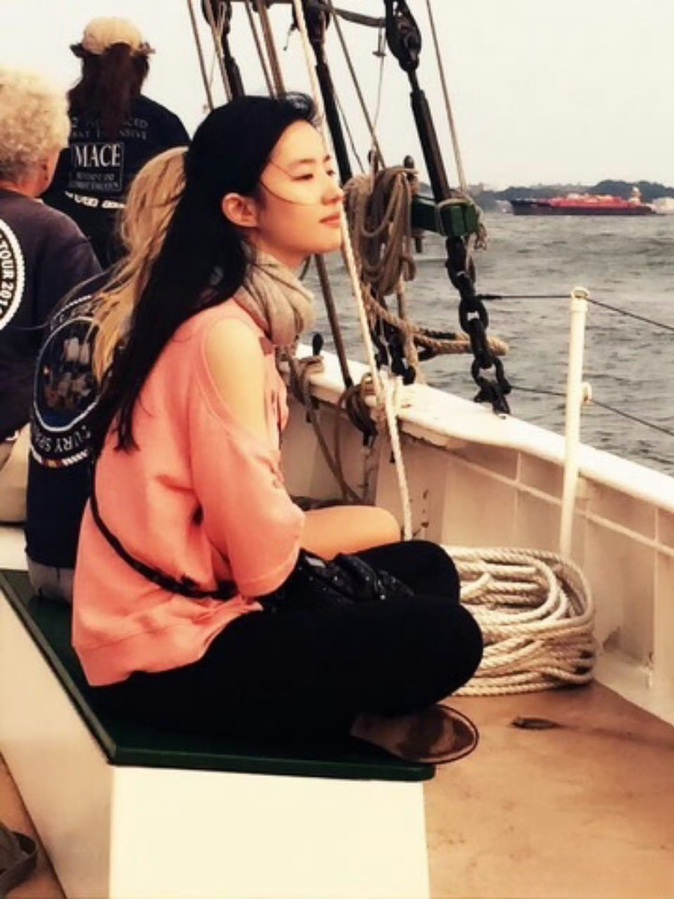 姐的这张照片松弛感拉满 