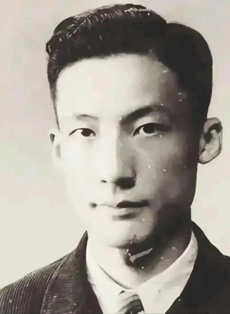 1949 年，毛人凤下令处决朱君友。朱君友做好了坦然赴死的准备，临被带出牢房时，