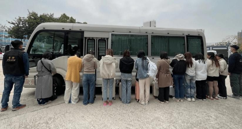 ＃香港打击非法卖淫＃元朗警区特别职务队联同入境事务处人员今日（21日）于区内展开