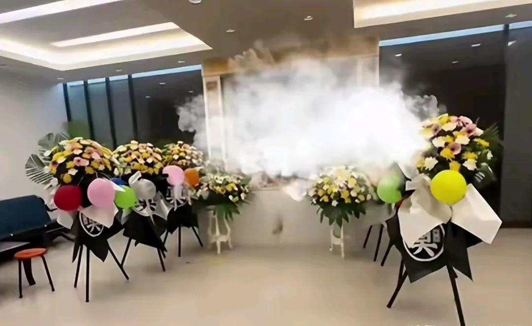 死不起啊！这殡仪馆的黑幕令人诧异，属于暴利行业，一本万利的行当，这殡仪馆20盆鲜
