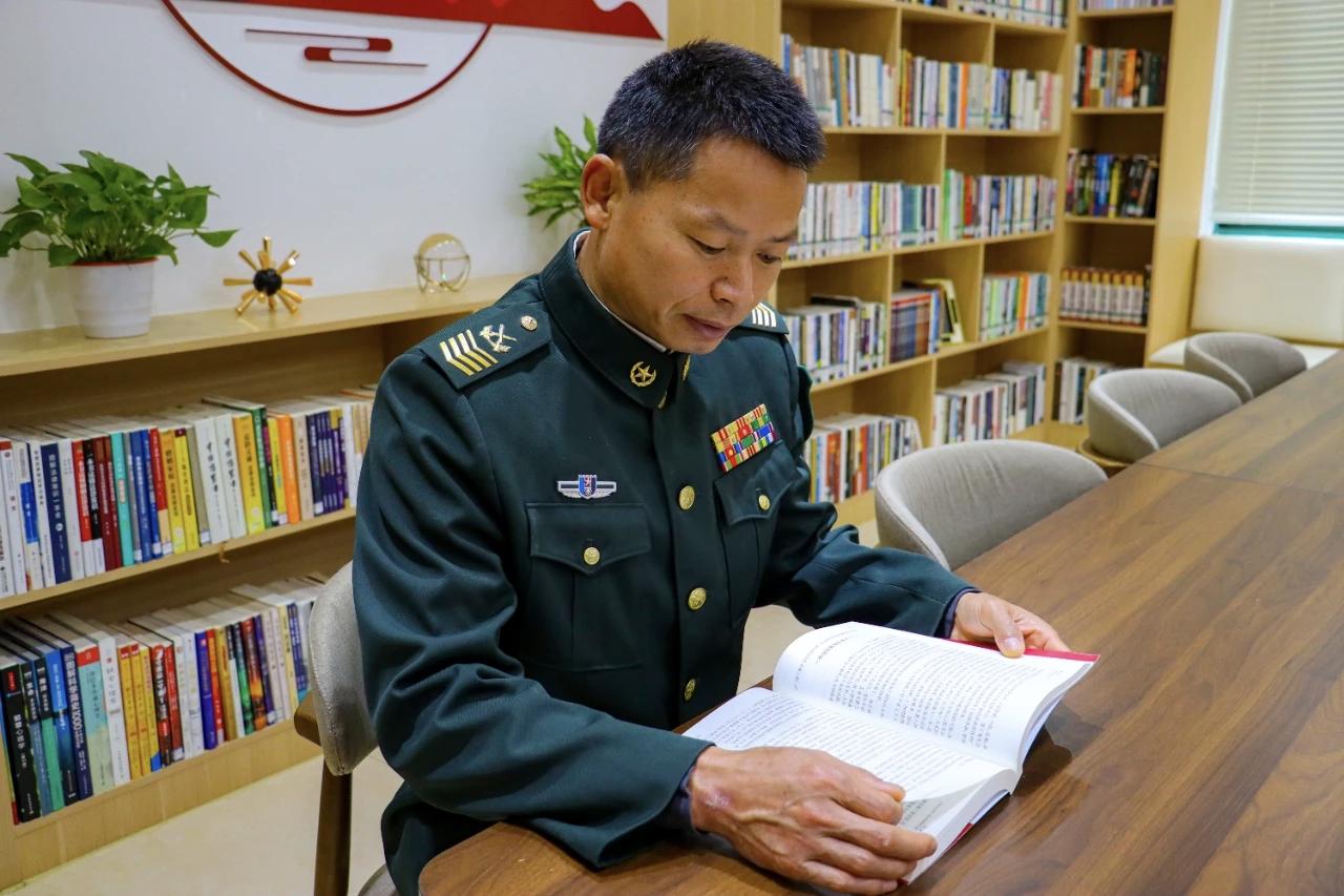 从军37年，经历3次提干失败
高玉华初心不改，默默扎根
荣立二等功2次、三等功7