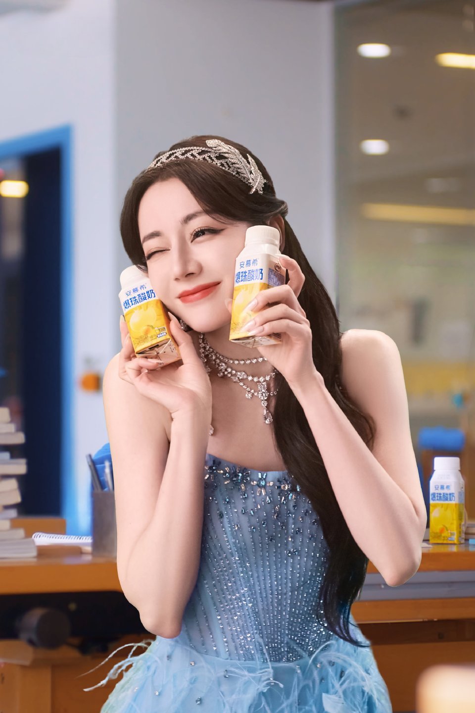 迪丽热巴给迪丽热巴的新年心意  「爱丽丝的画室」营业中 “只愿你能像风一样自由自